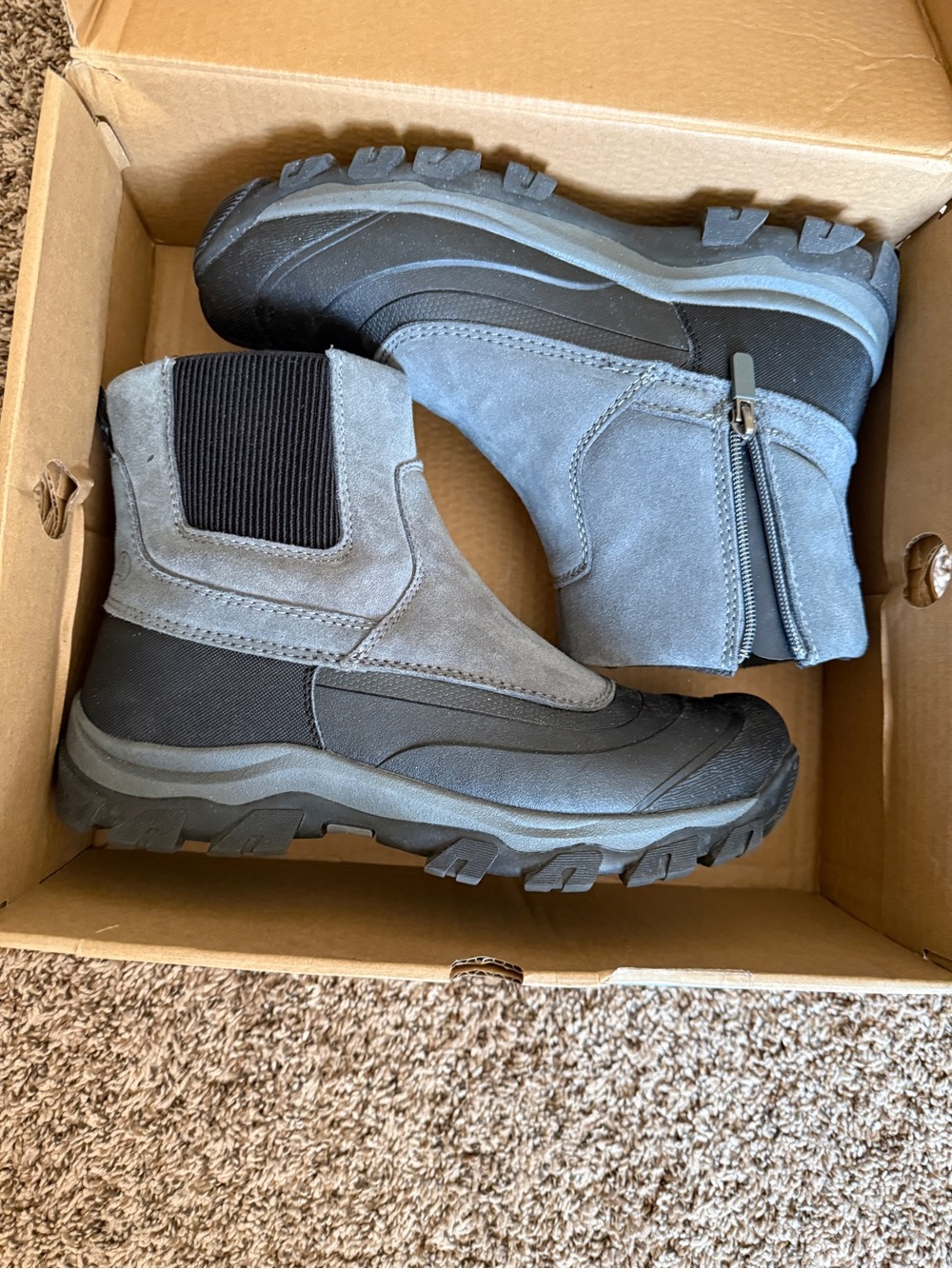 Lands' End Men’s size 9 Gray Suede and Black Winter Ankle Boots Side zip. NWOT.